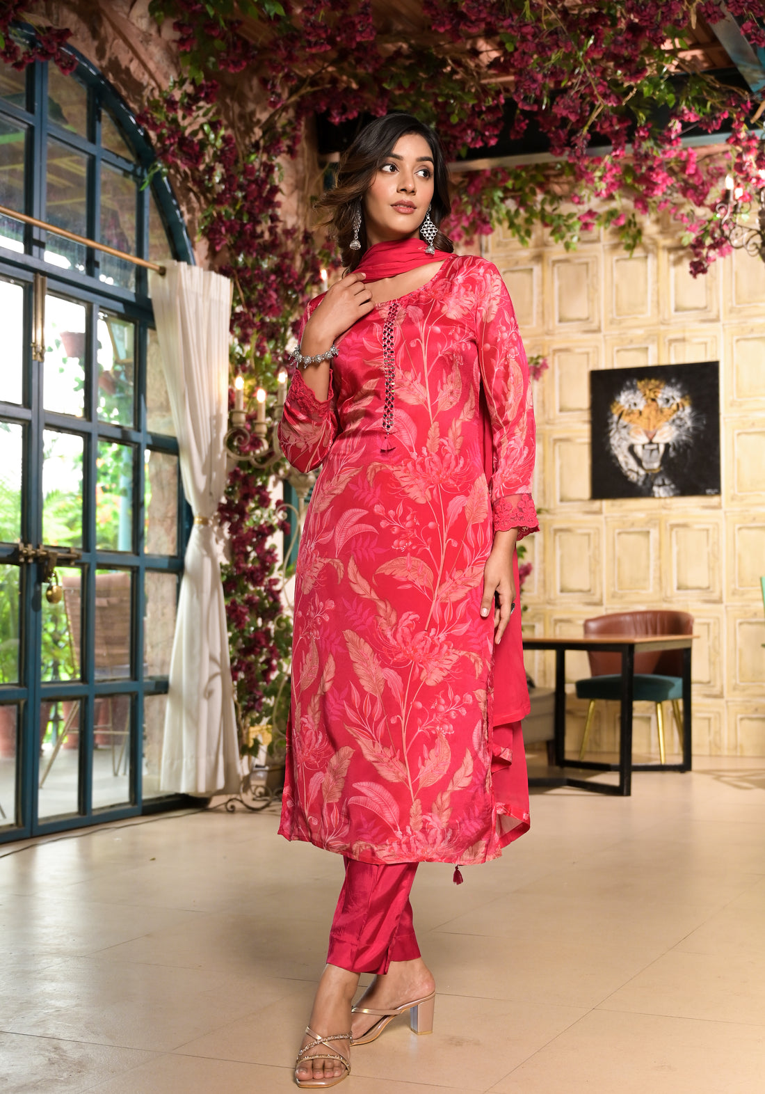 Floral Print Kurta Set with Mirror Work and Lace
